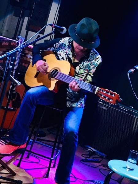 写真：Shigeo Hendrix Nakano Acoustic LIVE